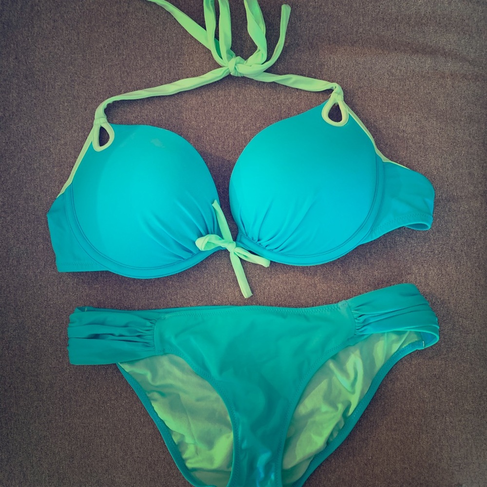 Victoria’s Secret bikini